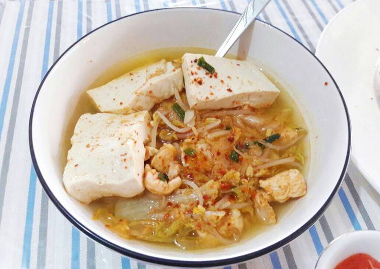 bahan dan cara membuat Kimchi Jjigae (Kimchi Soup)