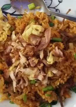 Nasi goreng  pete enak taburan ayam