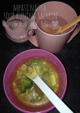 Soup kuning salmon fillet with brokoli and tofu olive oil