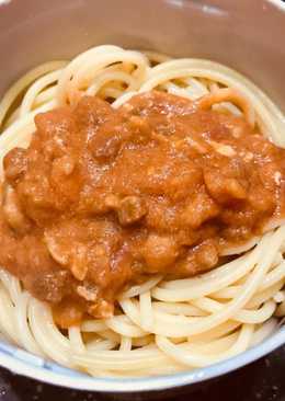 Spaghetti Bolognaise with cheese