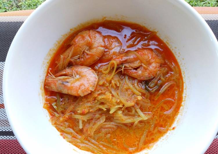 bahan dan cara membuat Sambel goreng labu siam udang