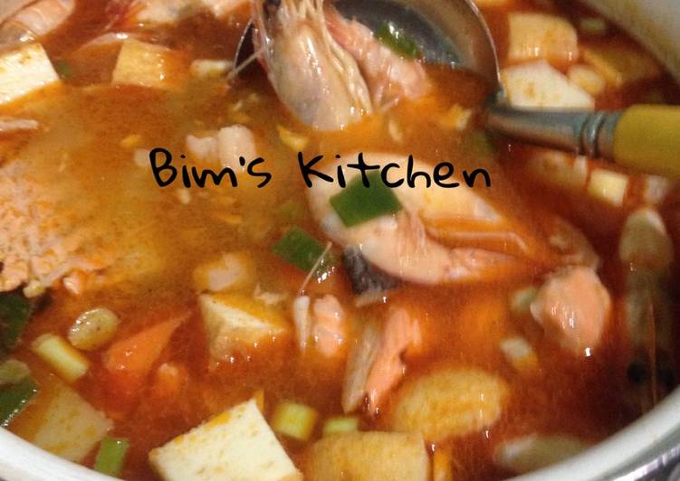 resep masakan Tom Yam Salmon Sup