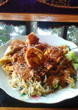 Pecel Sayur Ketupat Campur