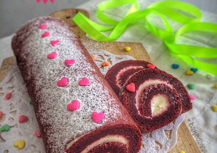 resep lengkap untuk Red Velvet Swiss Roll