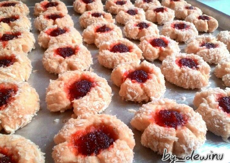 gambar untuk resep Strawberry thumbprint