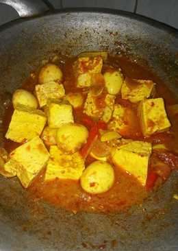 Telur puyuh with tahu kuning bumbu rujak kuah