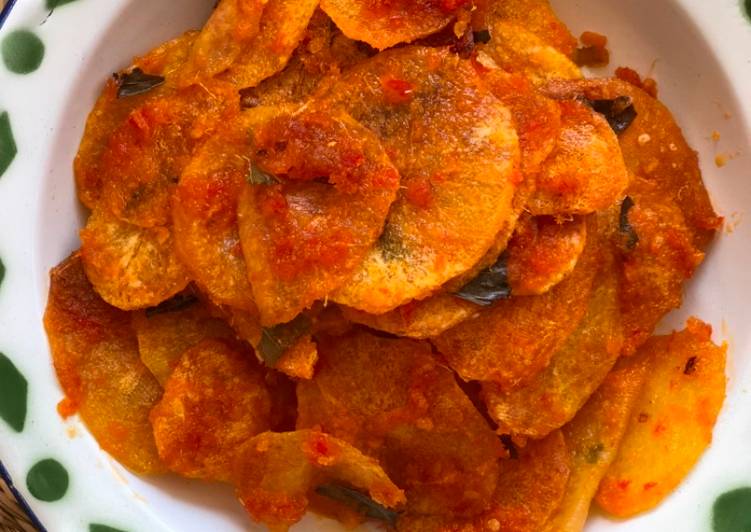 gambar untuk resep Keripik kentang balado / Potato chips with sambal