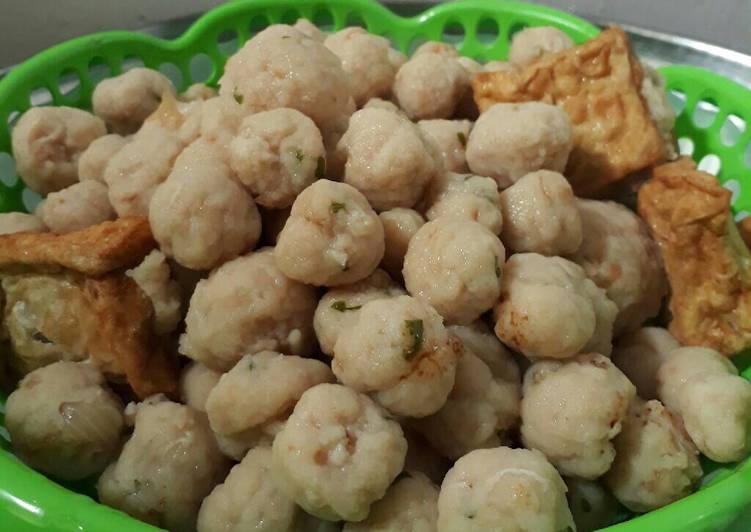 resep lengkap untuk Bakso ayam sehat praktis yummy