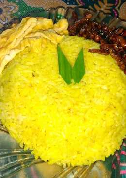 Nasi kuning "Magicom"