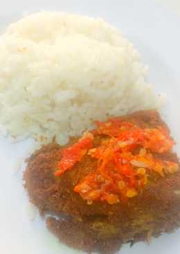 Ayam goreng kuning sambal bawang