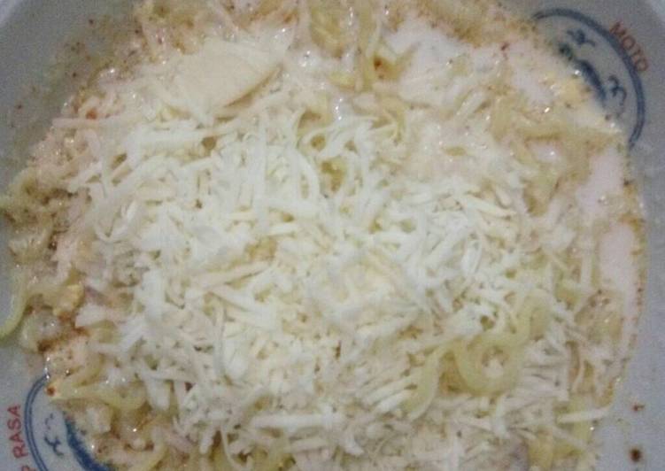 gambar untuk cara membuat Indomie keju kornet dan kuah susu home made