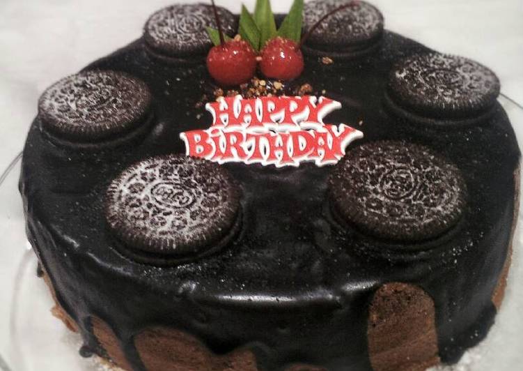 gambar untuk cara membuat Simple Chocolate Birthday Cake