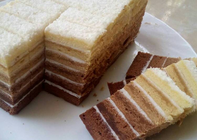 gambar untuk cara membuat Bolu Kukus Tiramisu Ombre