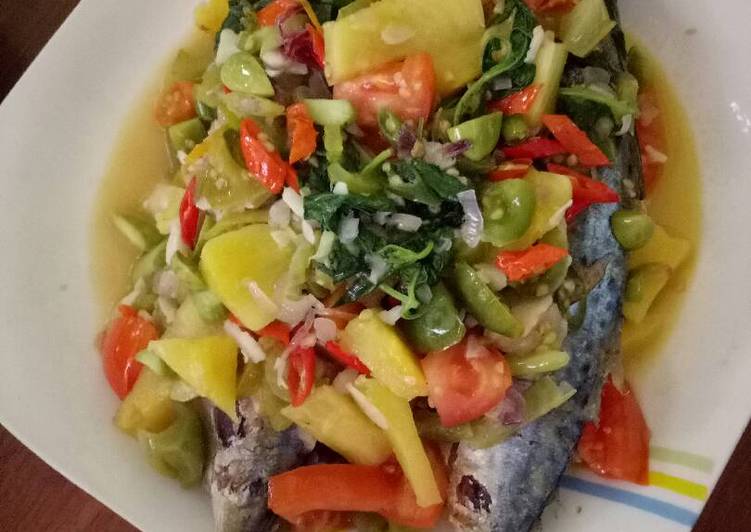 Resep Ikan Kembung Siram Kuah Nanas Kiriman dari Yulias Untari