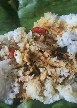 Nasi liwet bakar isian ayam suwir teri