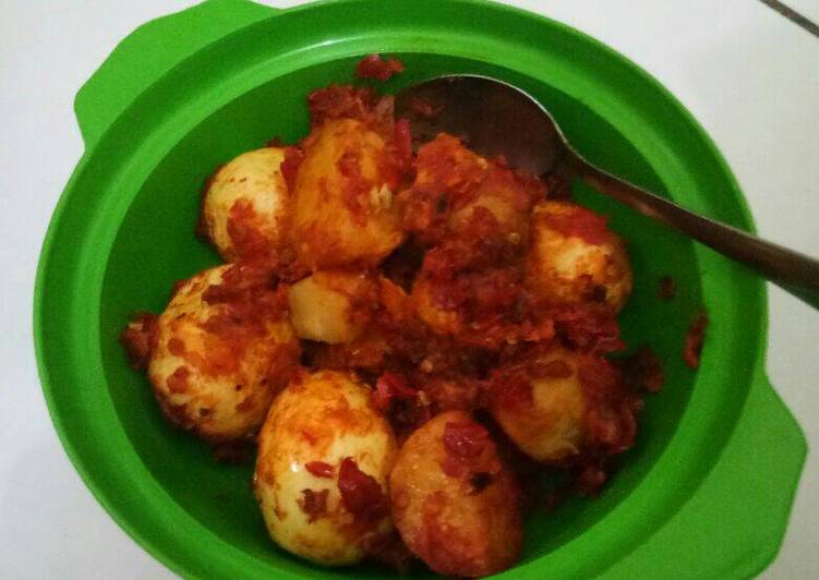 gambar untuk cara membuat Telur Kentang Balado Super Pedas