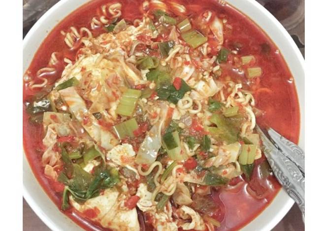 Resep Indomie kari ayam pedas ala UtyKirana oleh Uty Kirana Cookpad