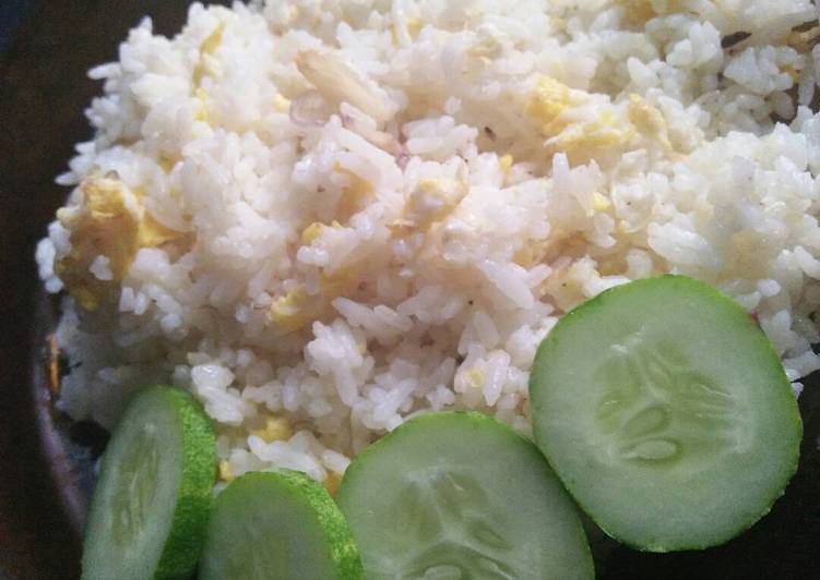 bahan dan cara membuat Nasi goreng orak arik telur