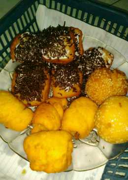 Roti goreng krenyes diluar..lembut didalam