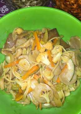 Spagetti tumis sayur asam manis