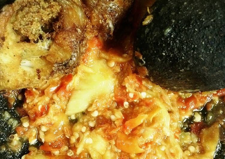 resep lengkap untuk Sambel Pencit & Ikan Haruan Goreng