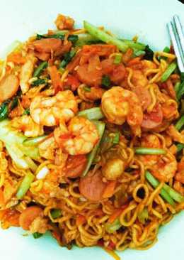 Mie Goreng AUS (Ayam,Udang,Sosis)