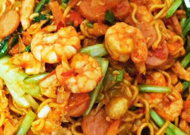 Resep Mie Goreng AUS (Ayam,Udang,Sosis) Oleh Kristin Sagita