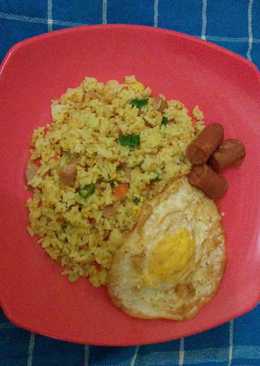 Nasi goreng kuning pedas ala dapur mak ageung...ðŸ˜˜