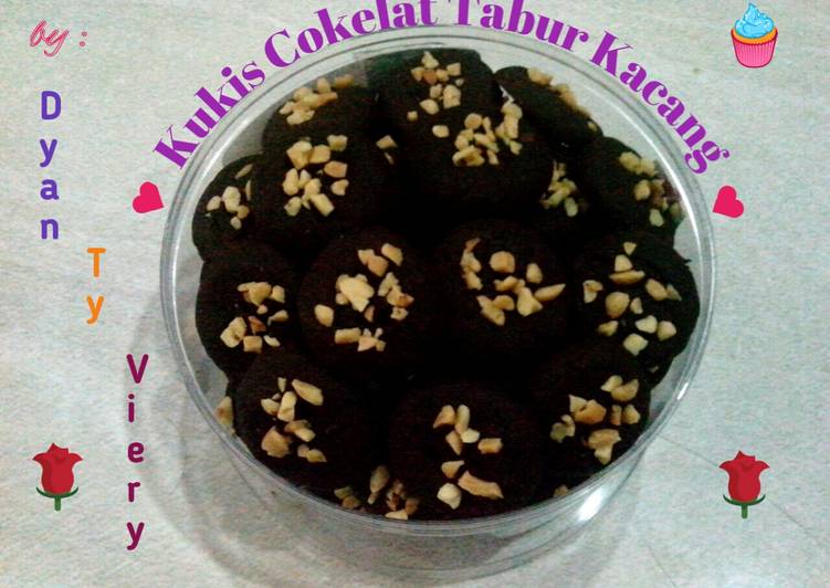 bahan dan cara membuat Kukis Cokelat Tabur Kacang