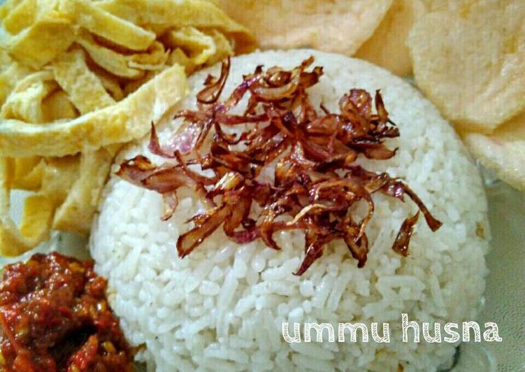 Resep Nasi uduk rice cooker apa adanya - Novi Ummu Husna