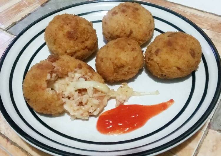 gambar untuk cara membuat Bola Nasi Kornet with mozarella chesse