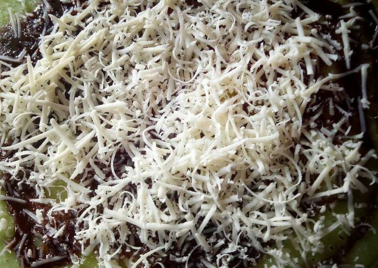 gambar untuk resep Martabak manis pandan coklat keju