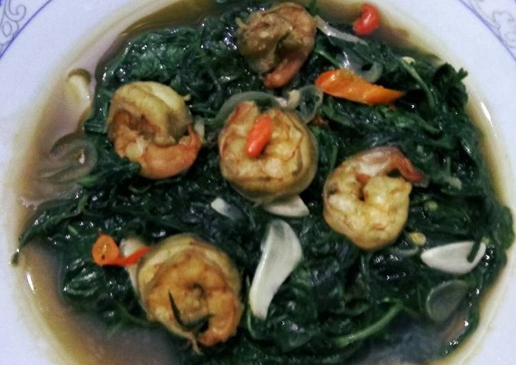 bahan dan cara membuat Tumis Kangkung Udang Saos Tiram