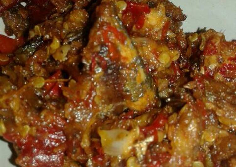 bahan dan cara membuat Sambal gereh besek/Ikan keranjang