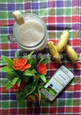 Banana smoothie with strawberry yogurt