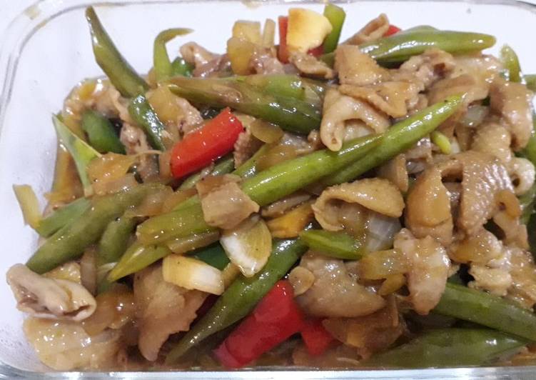 Tumis kulit ayam, buncis dan paprika