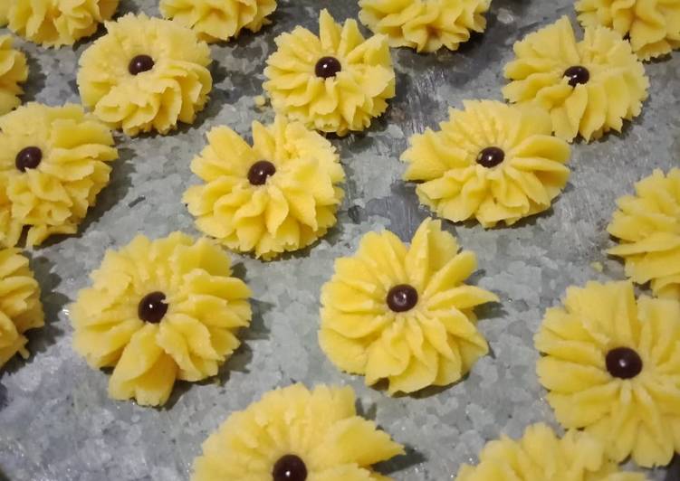 gambar untuk resep Kue semprit dahlia