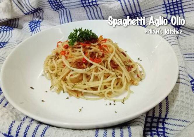 Resep Spaghetti Aglio Olio oleh • dian's kitchen • - Cookpad