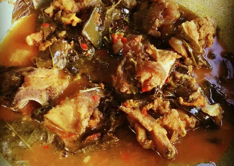 resep makanan Asem pedes tulang sapi daun kedondong