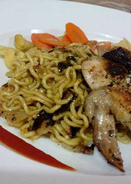 Roasted chicken noodle and vegetables