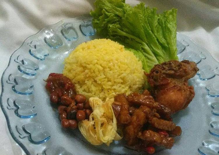 gambar untuk cara membuat Nasi kuning Magicom