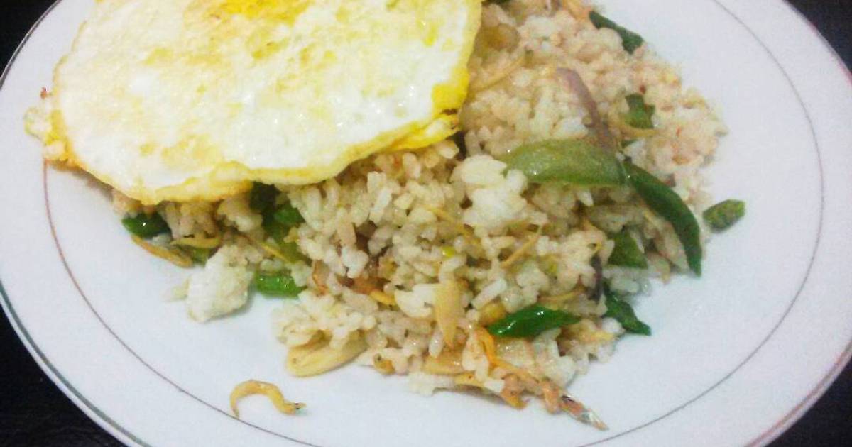  Resep  Nasi  goreng  ijo ikan teri  nasi  oleh wiwidyasana 