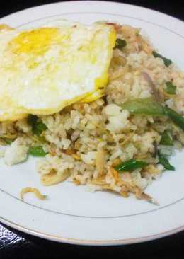 Nasi goreng ijo ikan teri nasi