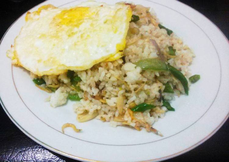  Resep  Nasi  goreng  ijo  ikan teri nasi  oleh wiwidyasana 