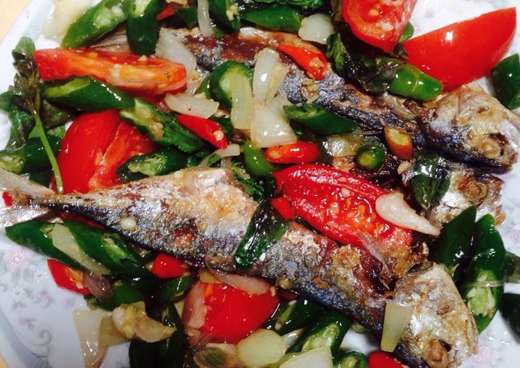 resep makanan Ikan asin peda tumis cabe ijo