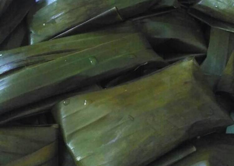 resep lengkap untuk Lemet alias singkong parut gula merah