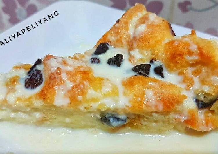 gambar untuk resep Bread pudding (puding roti) with vanilla sauce,, enakkkkkkk