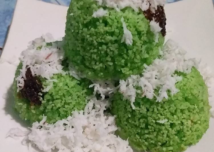 Kue putu foto resep utama