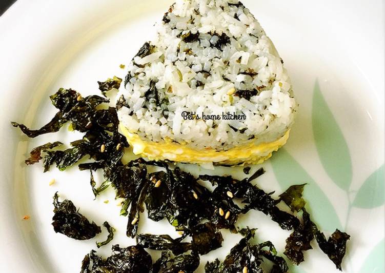 Resep Onigiri (nasi segitiga Jepang) Dari Betty_T_Anggana