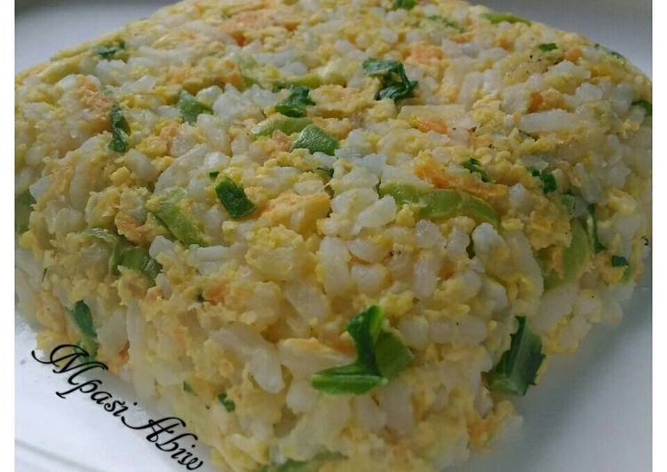  Resep  MPASI 8M Nasi  tim telur  orak  arik  oleh Almaidah 